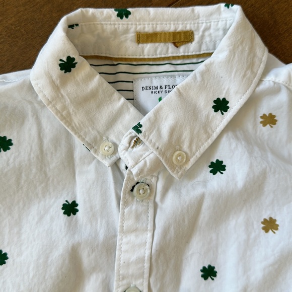 Kids white button clover-patterned shirt. Size 5/6. EUC. - Picture 3 of 3